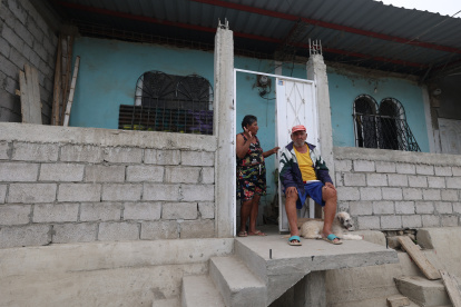 Ataque. Le llenaron de bala las paredes y puerta de su casa.