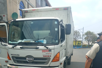 Babahoyo. El camión cargado con maíz, luego de haber sido hallado abandonado en una zona rural.