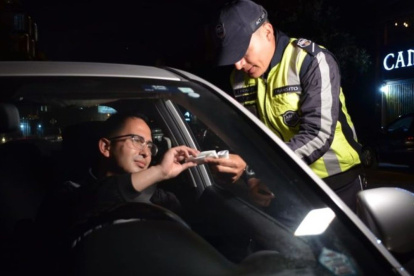 Operativo. Conductores fueron abordados para las revisiones efectuadas en la capital.