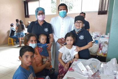 Guayaquil. Varios pacientes aparecen, tras recibir la atención médica.