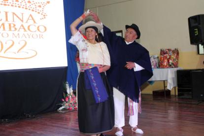 Reina. Mariana Díaz, de Tumbaco Centro, fue la ganadora. Lució y bailó con un trate de Otavalo.