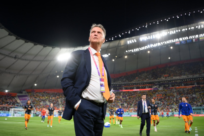 Louis Van Gaal, técnico neerlandés,  cumple su tercer ciclo al mando de Países Bajos. Su mejor desempeño fue en Brasil 2014, cuando quedo tercera del certamen.