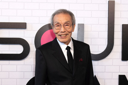 El artista se defiende y afirma que solo sostuvo las manos de la mujer supuestamente agredida.