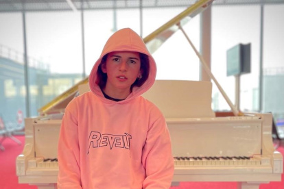 A través de un ritmo estridente quiere enviar un mensaje lleno de positivismo y esperanza.