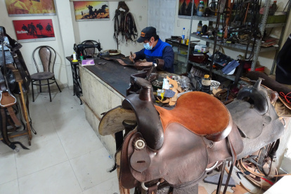 Heredero. Ángel Andrade es el tercero de una estirpe dedicada a la talabartería.