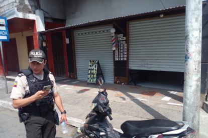 Balzar. Un joven peluquero fue tiroteado en plena faena.