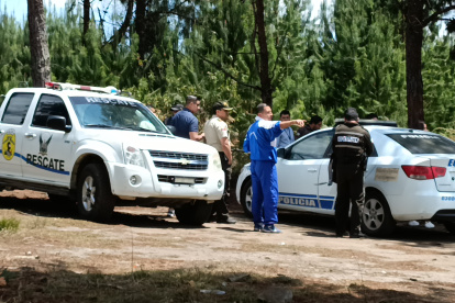 Loja. Investigadores de la Policía recorren lugar del hallazgo.