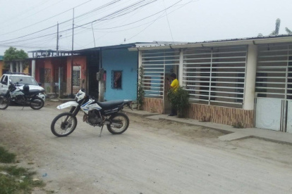 Dato. El atentado se perpetró contra un funcionario del Municipio de Quinindé después de la detonación de explosivos.