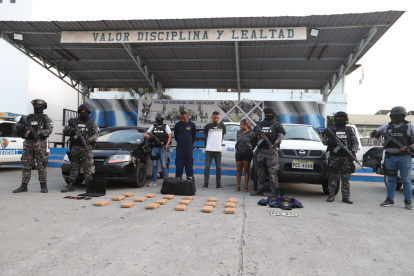 Los tres capturados fueron presentados ante las autoridades judiciales competentes.