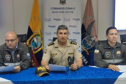 Detalles. El comandante (e) de la Zona 8, Fabery Montalvo, informó del rescate del chileno.
