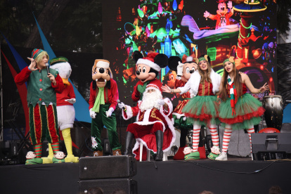 Los asistentes disfrutaron de shows artísticos como: el “Magical Holiday Celebration”, “Mickey’s Christmas Celebration” y “Sueño de Navidad”.