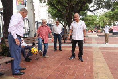 Amistad. Hay amigos que quieren, de forma permanente, tener opciones para divertirse en el centro.