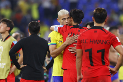 Los jugadores coreanos tuvieron que aceptar al superioridad brasileña.