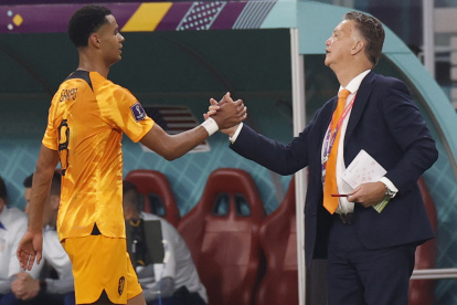 El entrenador de Países Bajos cree que su equipo tiene lo necesario para salir campeón