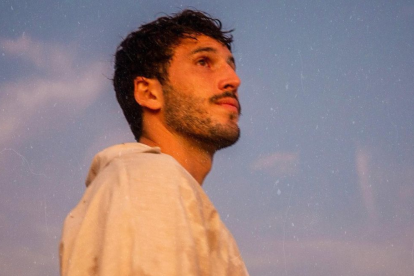 A 30 minutos del estreno en Youtube, el video ya alcanza más de 10 mil reproducciones.