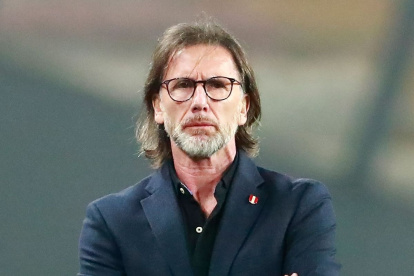 Aunque muchos fanáticos quisieran ver a Gareca en el banquillo de la Tri, hoy en la FEF no lo ven viable.