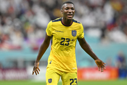 El volante ecuatoriano, Moisés Caicedo, es seguido por varios clubes ingleses y el Real Madrid.