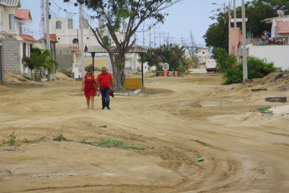 Puerta del Sol 2. Es una ciudadela privada, integrada por familias que viven allí o llegan a vacacionar los fines de semana; los predios que pagan son más altos que lo que pagan en el Puerto Principal y pese a ello, las obras no llegan.
