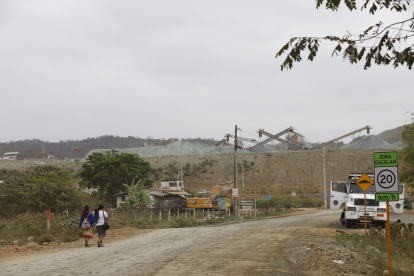 Tramo. El recinto cuenta con una sola vía, la cual no ha sido pavimentada.