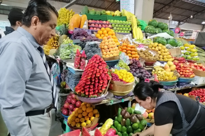 Control. El gobernador del Guayas, Lorenzo Calvas, en operativo de precios.