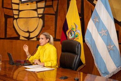 La prefecta del Guayas, Susana González, hizo su público reclamo en la matriz de la Prefectura.