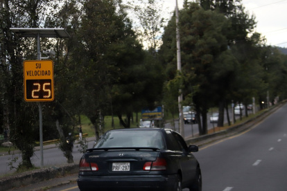 Control. En la avenida Occidental de Quito hay al menos tres radares.