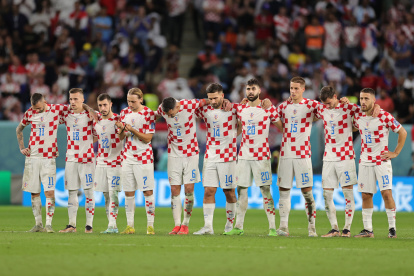 Al Wakrah (Qatar), 05/12/2022.- Team of Croatia during the penlty shoot out during the FIFA World Cup 2022 round of 16 soccer match between Japan and Croatia at Al Janoub Stadium in Al Wakrah, Qatar, 05 December 2022. (Mundial de Fútbol, Croacia, Japón, Catar) EFE/EPA/Friedemann Vogel