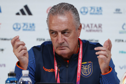 Fotografía de archivo en la que se registró al seleccionador del equipo nacional masculino de fútbol de Ecuador, el argentino Gustavo Alfaro, en Doha (Qatar).