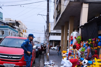 Panorama. En la popular arteria ya se comercializan los "años viejos".