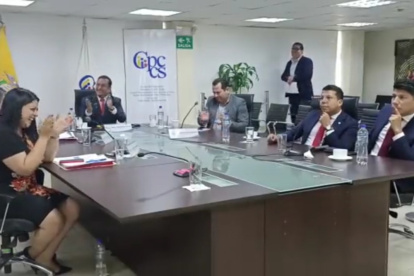 Júbilo. Los cuatro consejeros destituidos por la Asamblea aplauden al momento de conocer el fallo del juez que los restituyó en sus cargos.