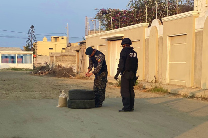 Hecho. Personal del GIR acudió a ambos sitios para controlar la situación.
