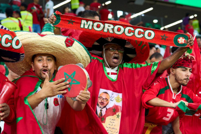 Hinchas marroquíes han alentado con intensidad a su selección en esta histórica participación.