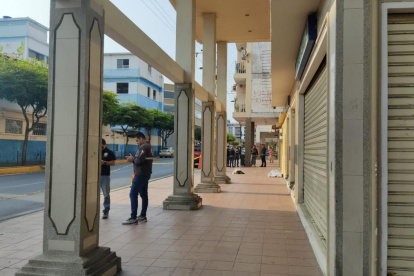 Agentes policiales llegaron al punto para retirar el cadáve