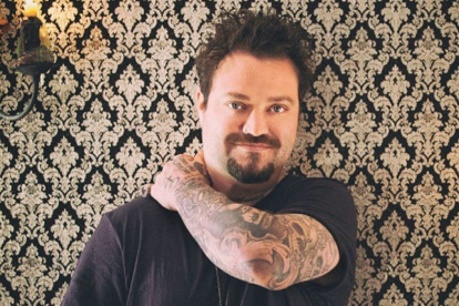 Bam Margera, un skater profesional y actor de Hollywood, cuya vida pende de un hilo.