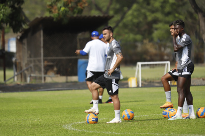 ENTRENAMIENTO DE EMELEC, EN EL POLIDEPORTIVO SAMANES, 09 DE DICIEMBRE  DEL 2022- AMELIA ANDRADE Guayaquil-Ecuador Agencia (Ag-ecpreso)