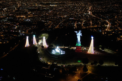 Acogida. El Panecillo es turístico y las visitas aumentan en este mes.