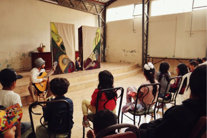 Actividad. Los integrantes del grupo Teatro de las Cloacas, durante una de sus presentaciones recientes.