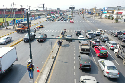 Durán. Los radares están instalados a lo largo de la avenida Nicolás Lapentti, vía Durán-Tambo y Durán-Boliche se encontraban conectados a la luz pública