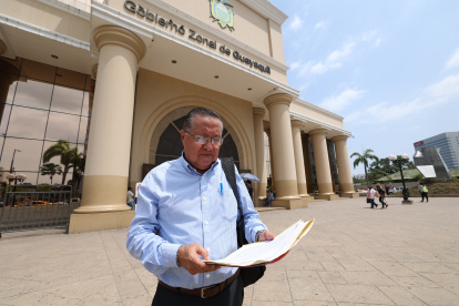 Situación. Bryon Moya logró reunirse con la Senescyt para recibir respuesta, pero no le dieron solución.