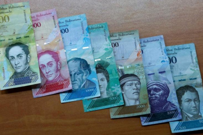 El gobierno venezolana busca opciones para darle un alto a la devaluación de su moneda.