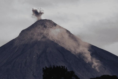 El volcán de Fuego entra en fase de erupción.