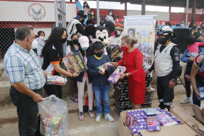 La fundación da de comer a aproximadamente a 700 personas a diario.