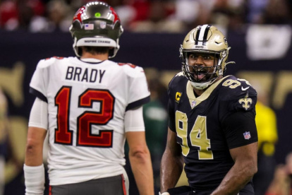 Cameron Jordan (d), jugador de los Saints, sancionado por fingir una lesión.