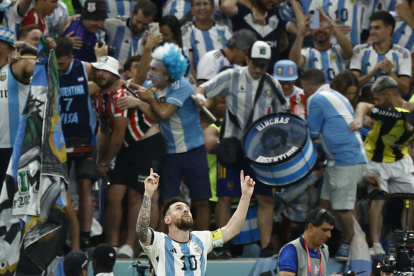 Lionel Messi de Argentina celebra un gol, en un partido de los cuartos de final del Mundial de Fútbol Qatar 2022 entre Países Bajos y Argentina en el estadio de Lusail (Qatar).