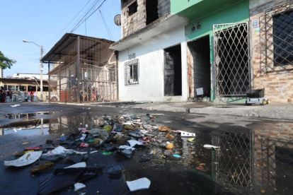 El incendio habría iniciado a las 06:30, aproximadamente, según versión de los moradores.