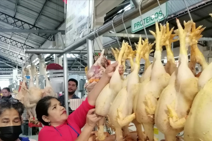 Mercado.- Las avícolas y centros de carnes están abastecidos, en la foto el mercado Caraguay, en Guayaquil.