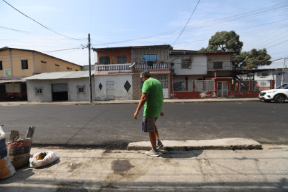 Suburbio. Ayer seguía fresca la mancha que quedó tras el ataque.