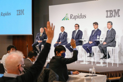 Empresas.- Un grupo de representantes de Rapidus y IBM.