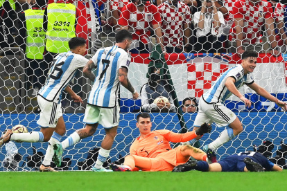 EFE/EPA/Georgi Licovski