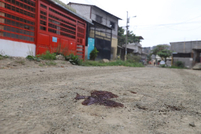 La víctima quedó sobre la calzada de tierra, boca arriba.